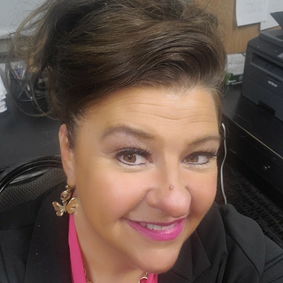 Meet your Posher, Tracey - Picture 1 of 1